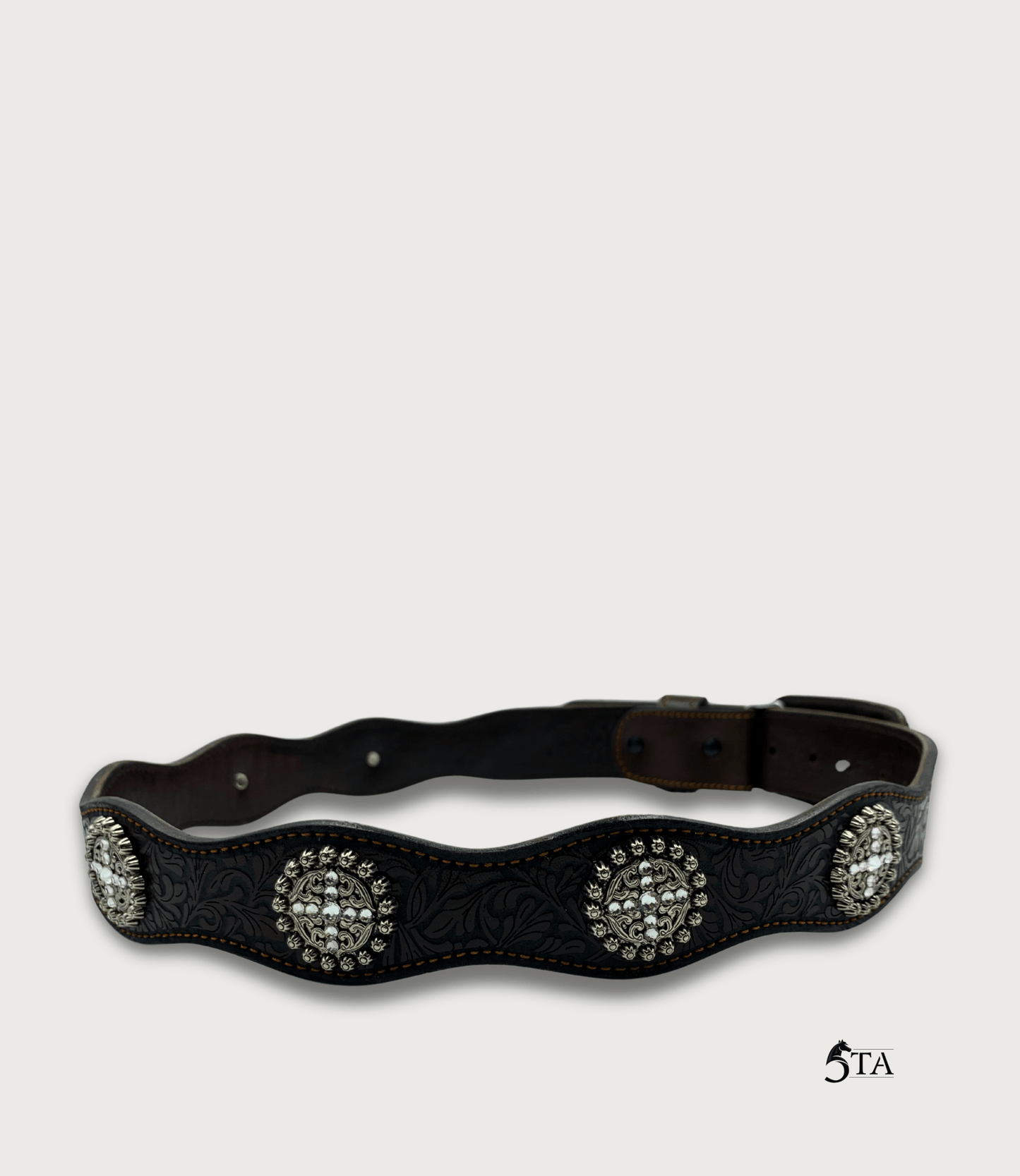 Cinto Láser y Concho Metálico Brillante