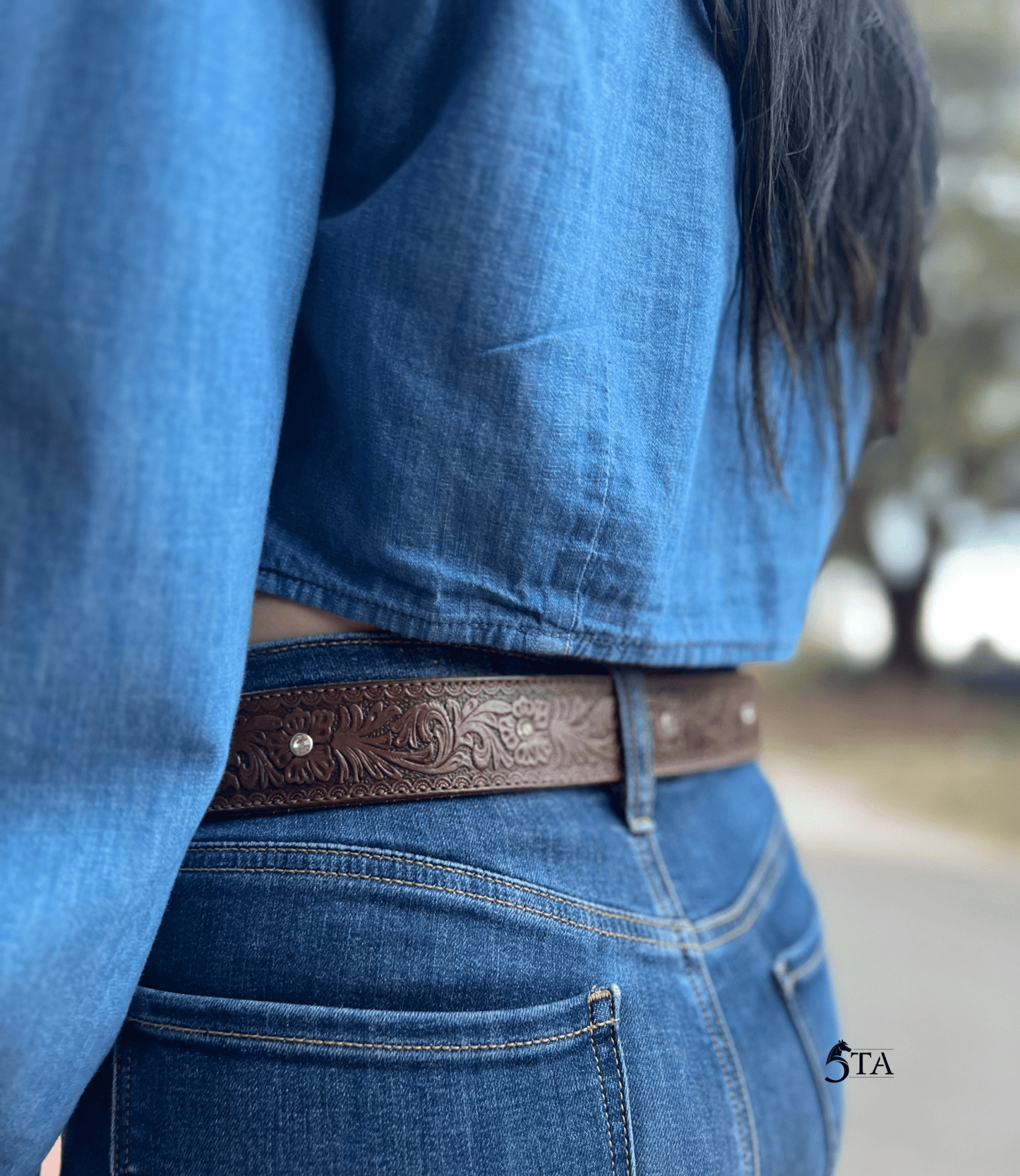 Cinto Flores y Piedras Brillantes