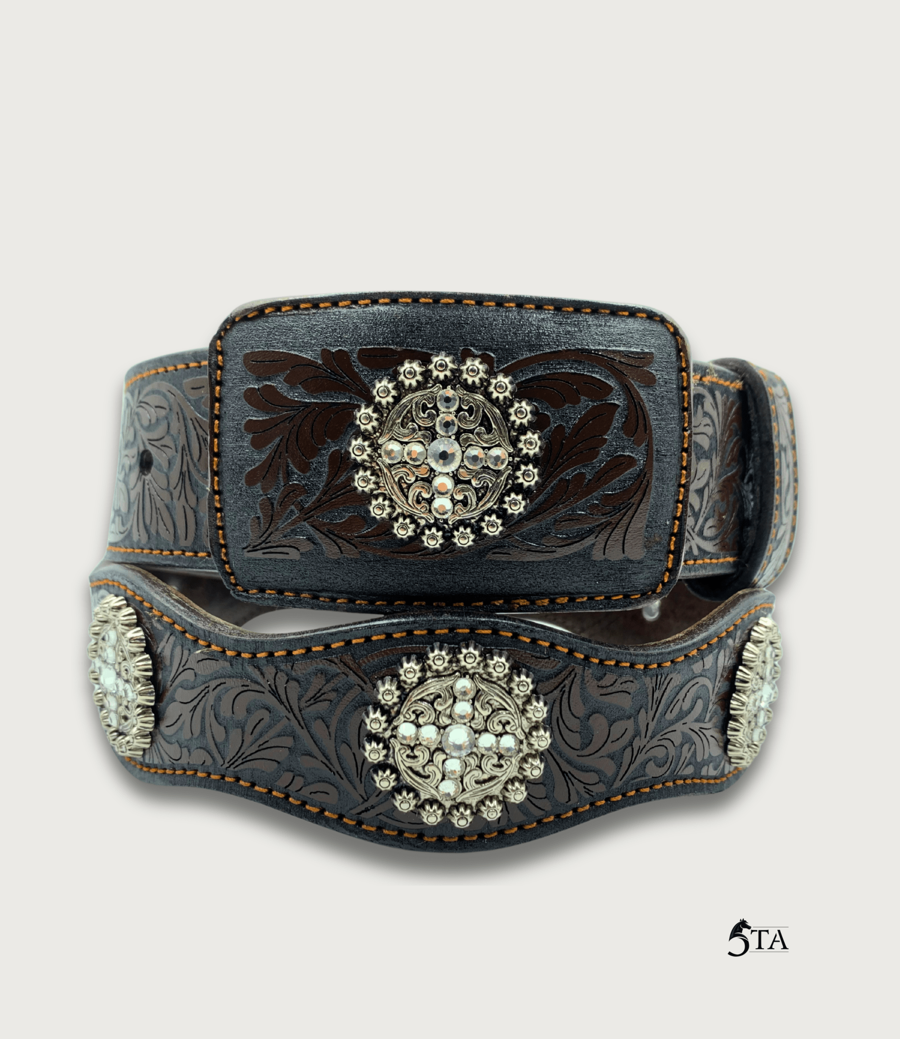 Cinto Láser y Concho Metálico Brillante