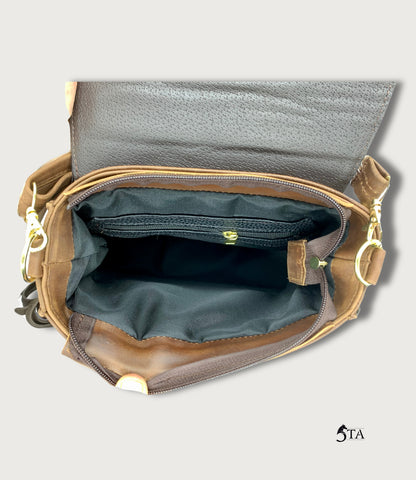 Bolso de Piel Troquelada con Barbas