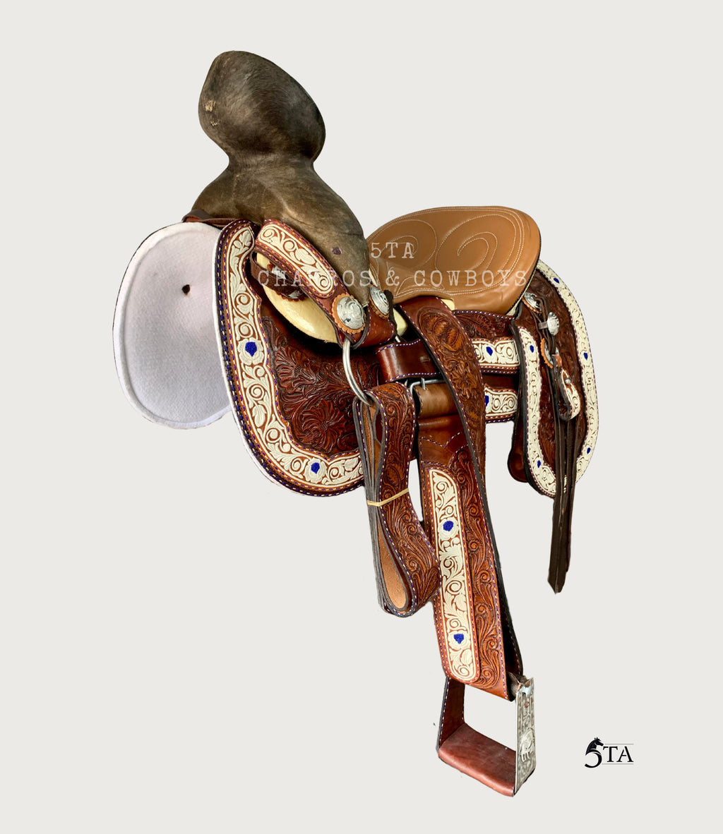 Montura Charra Piteado Original y Cincelado con Cantinas