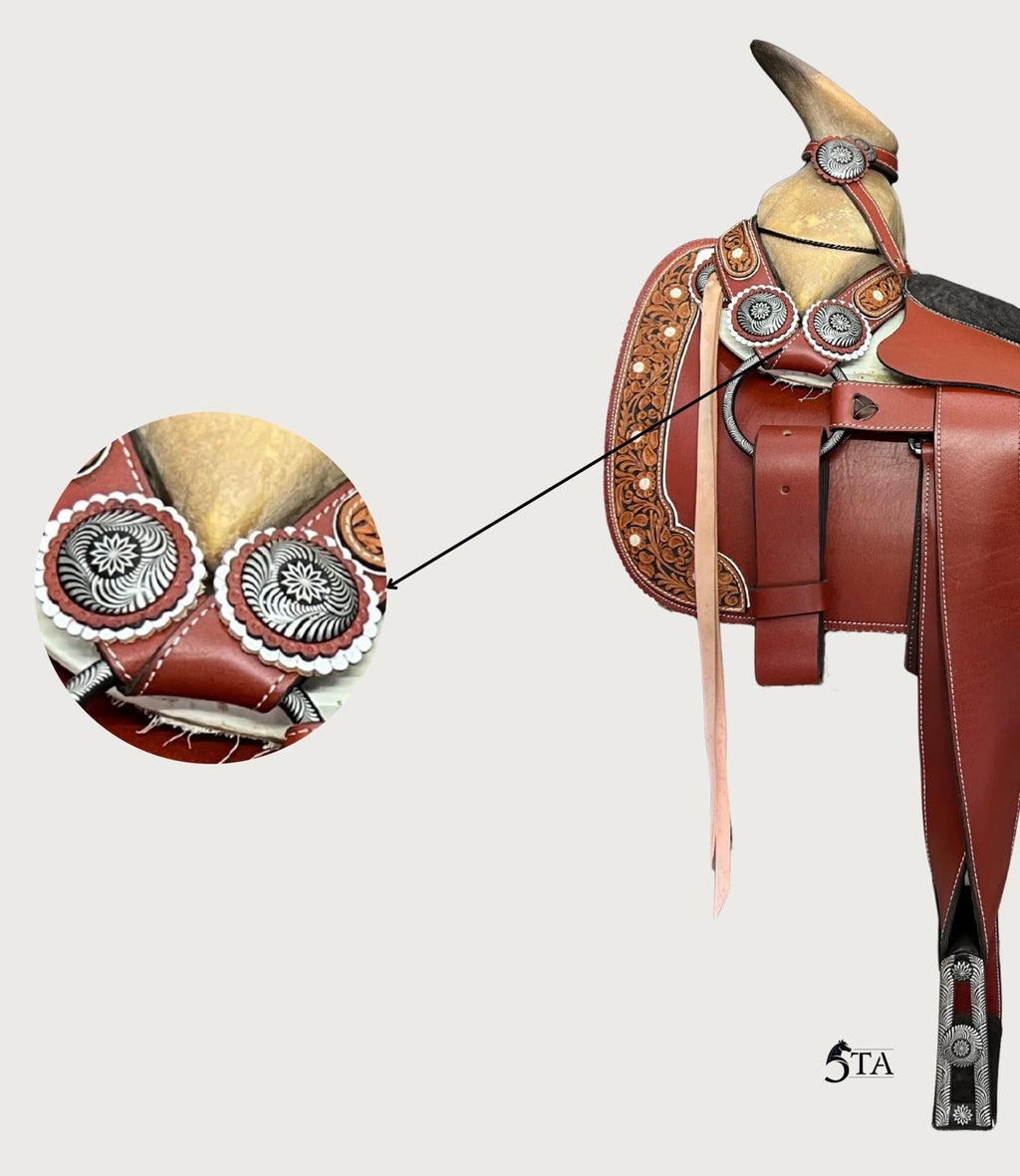 Montura Charra Piteado y Cincelado con Cantinas